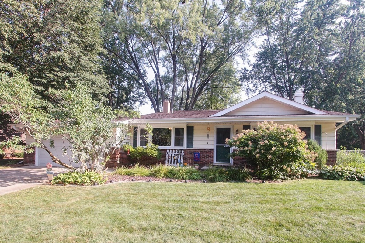 1235 Meadow Lane, Elgin, IL 60123