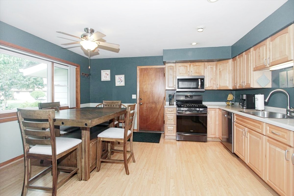 1235 Meadow Lane, Elgin, IL 60123