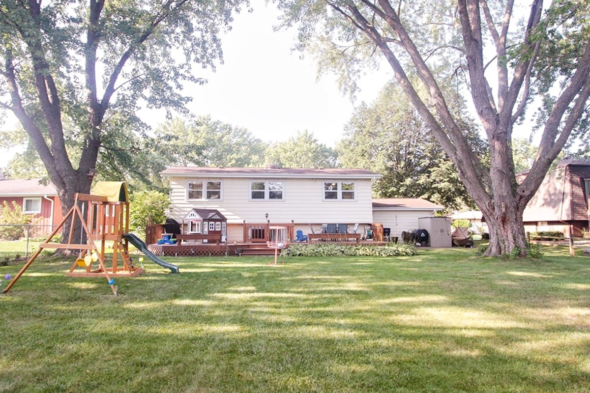 1235 Meadow Lane, Elgin, IL 60123