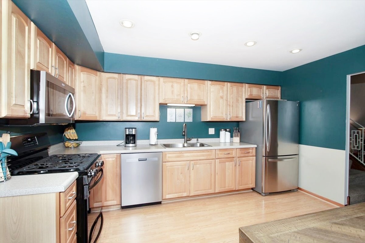 1235 Meadow Lane, Elgin, IL 60123