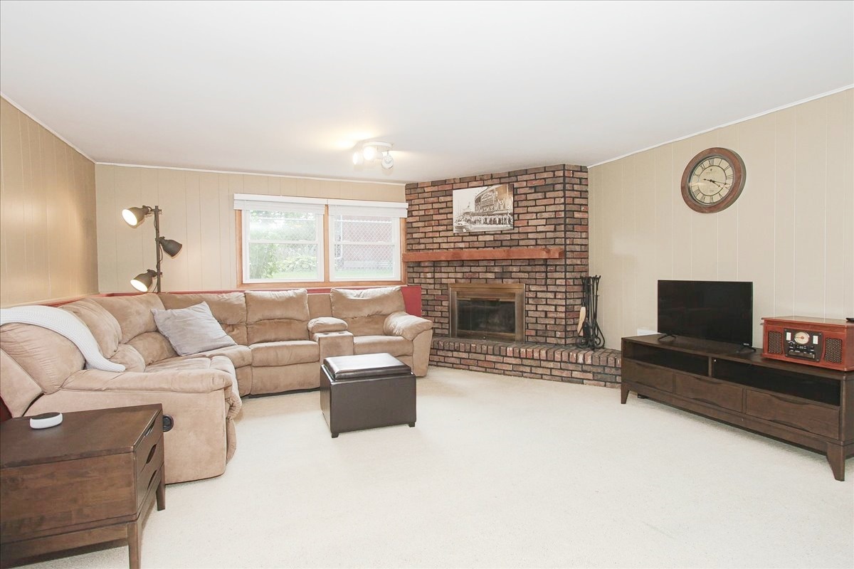 1235 Meadow Lane, Elgin, IL 60123
