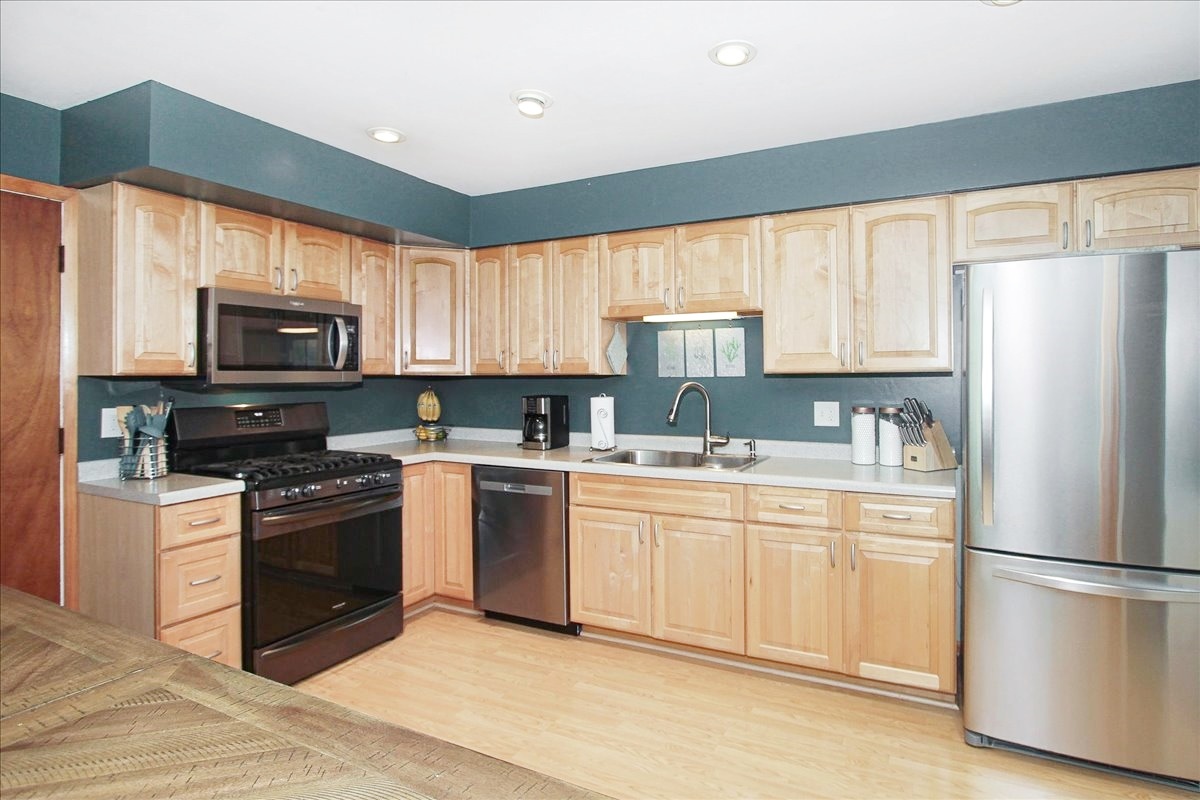1235 Meadow Lane, Elgin, IL 60123