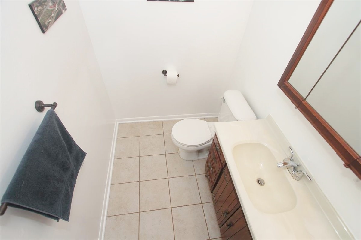 1235 Meadow Lane, Elgin, IL 60123