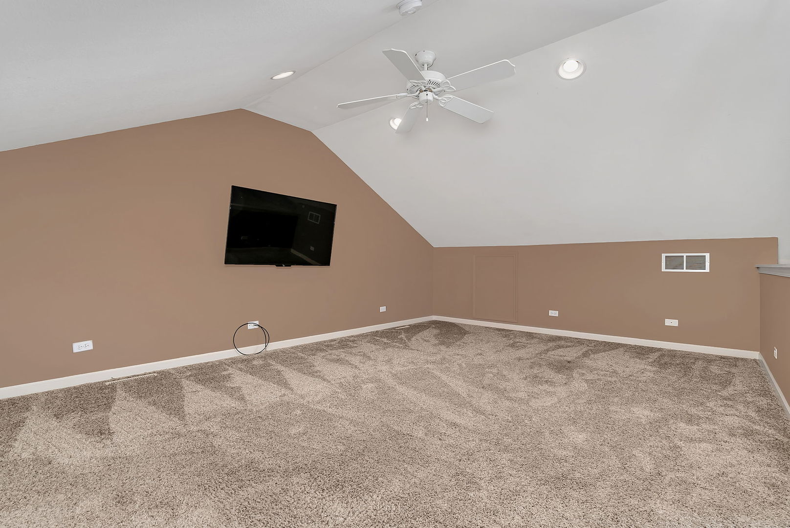 303 Grande Drive #A, Minooka, IL 60447