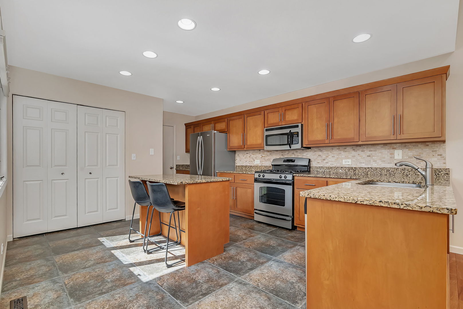 303 Grande Drive #A, Minooka, IL 60447