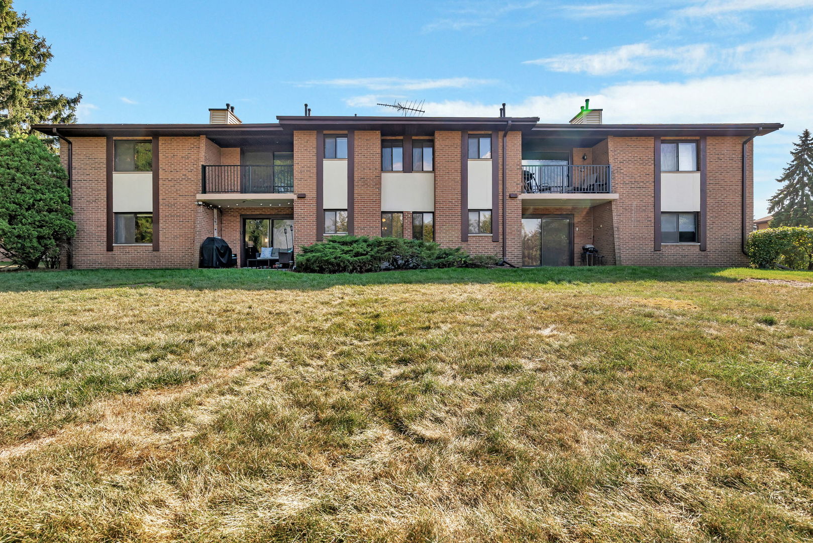 2212 Wharf Drive #2102, Woodridge, IL 60517