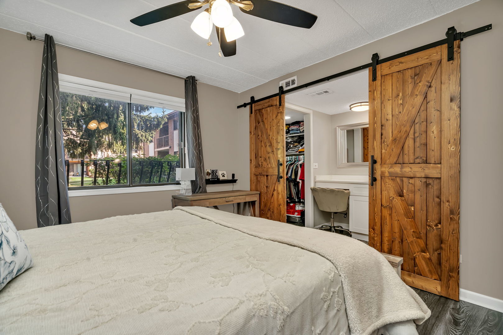 2212 Wharf Drive #2102, Woodridge, IL 60517