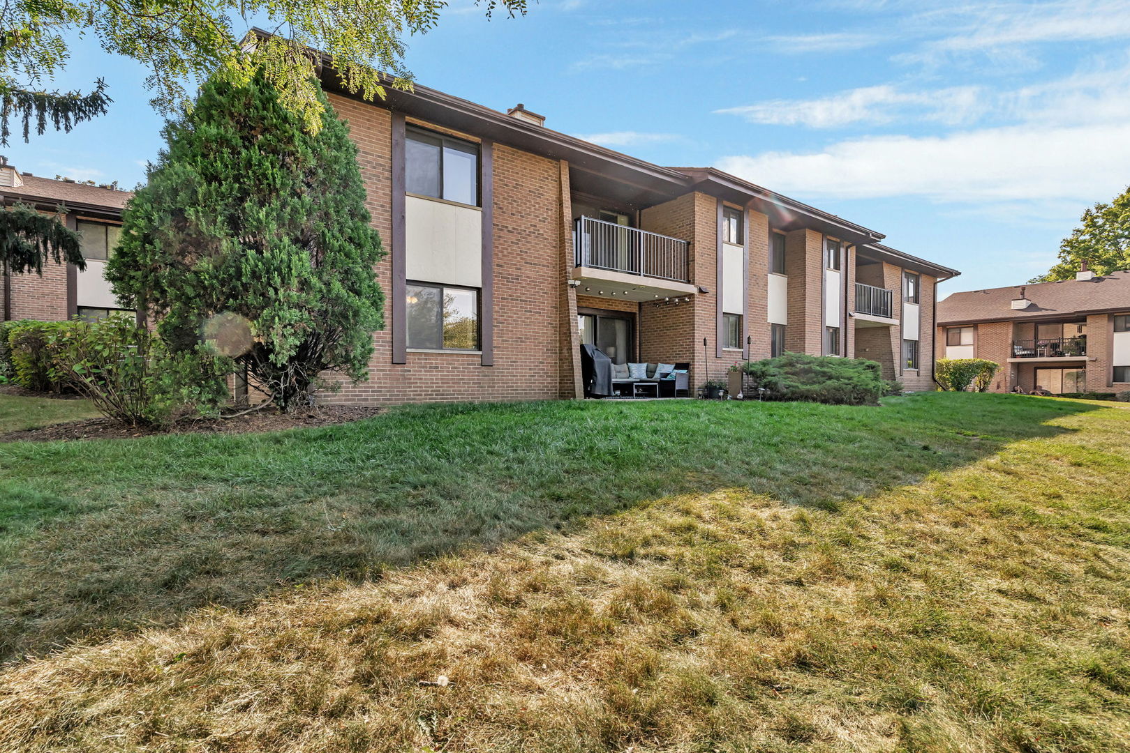 2212 Wharf Drive #2102, Woodridge, IL 60517