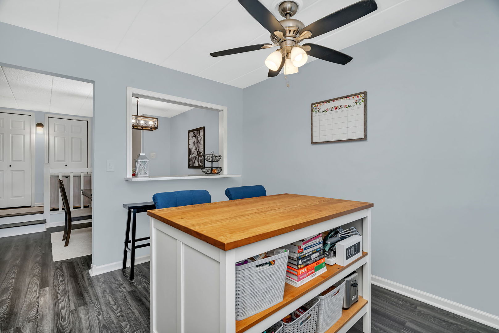 2212 Wharf Drive #2102, Woodridge, IL 60517