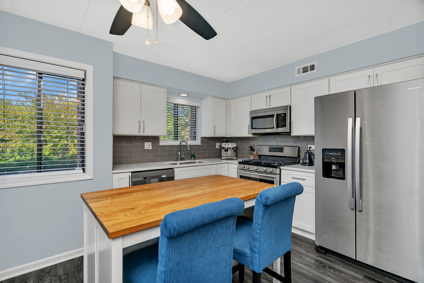 2212 Wharf Drive #2102, Woodridge, IL 60517