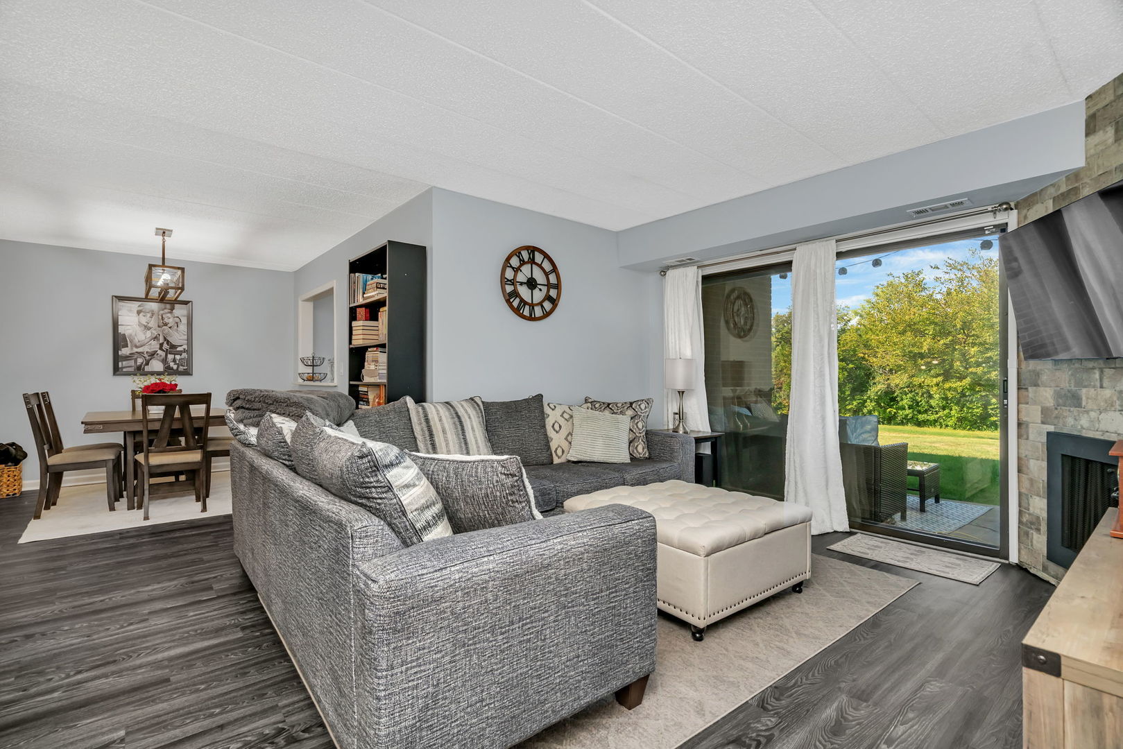 2212 Wharf Drive #2102, Woodridge, IL 60517