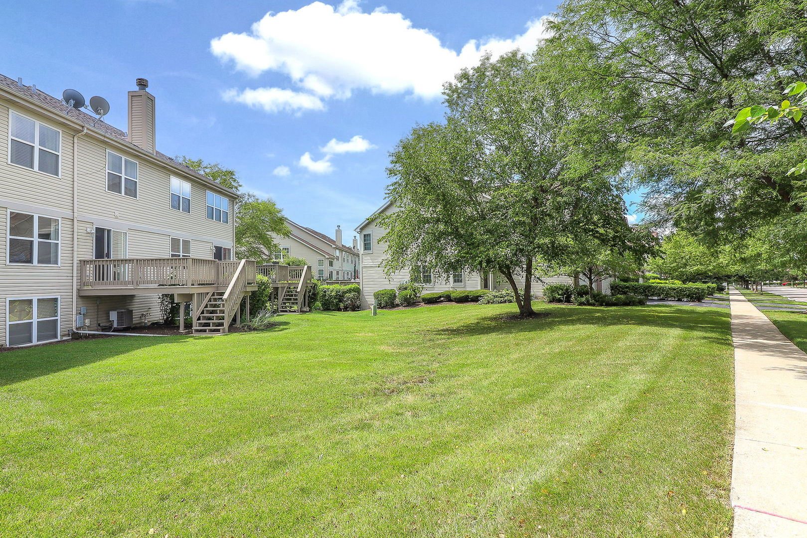 3042 Saint Michel Lane, St. Charles, IL 60175