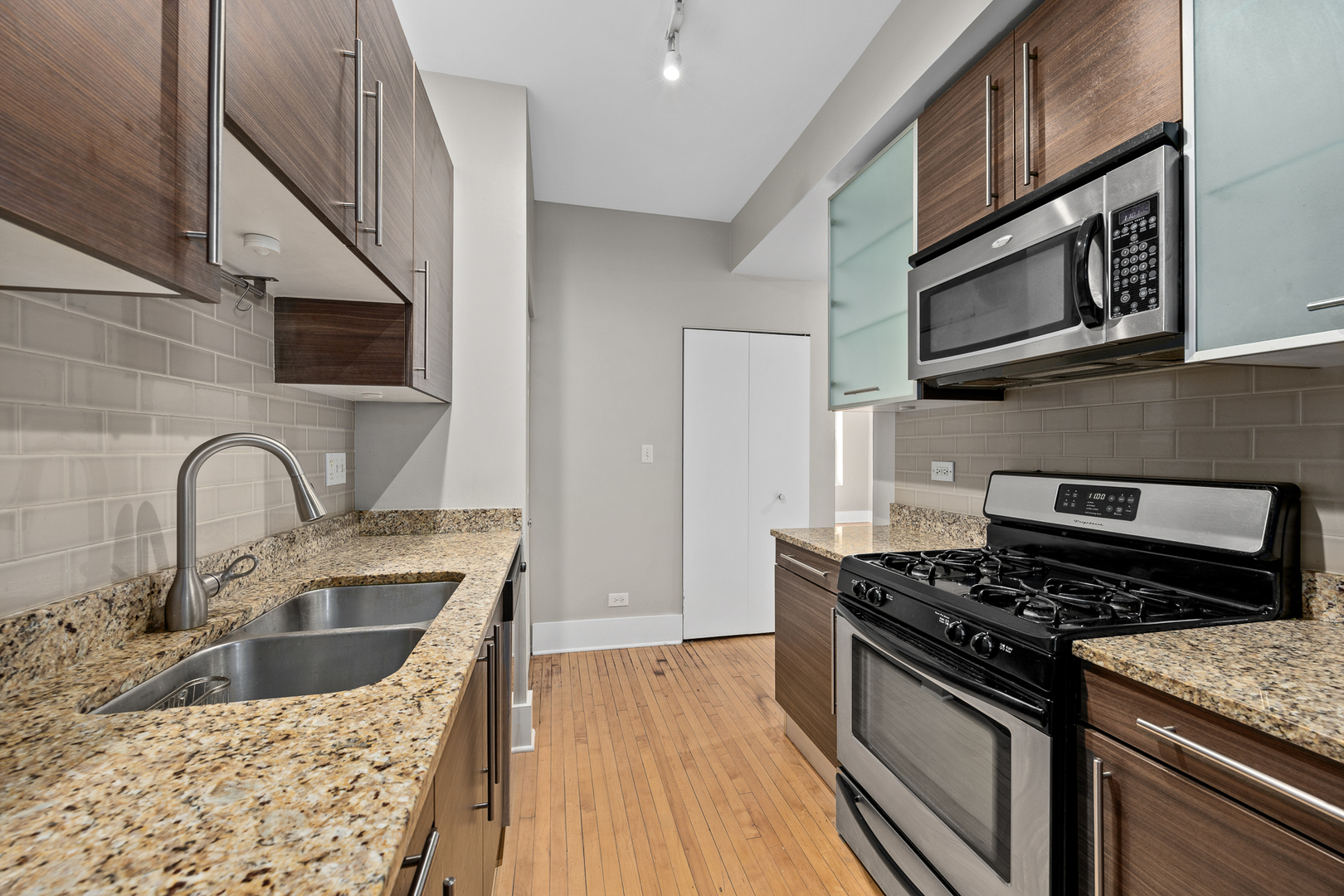 3418 N WOLCOTT Avenue #1, Chicago, IL 60657