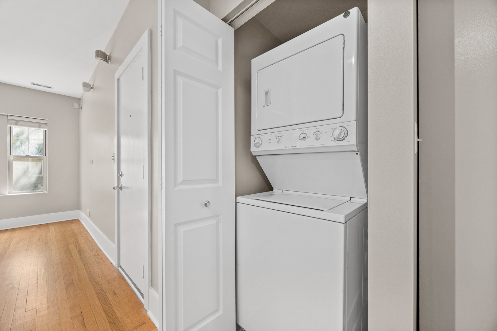 3418 N WOLCOTT Avenue #1, Chicago, IL 60657