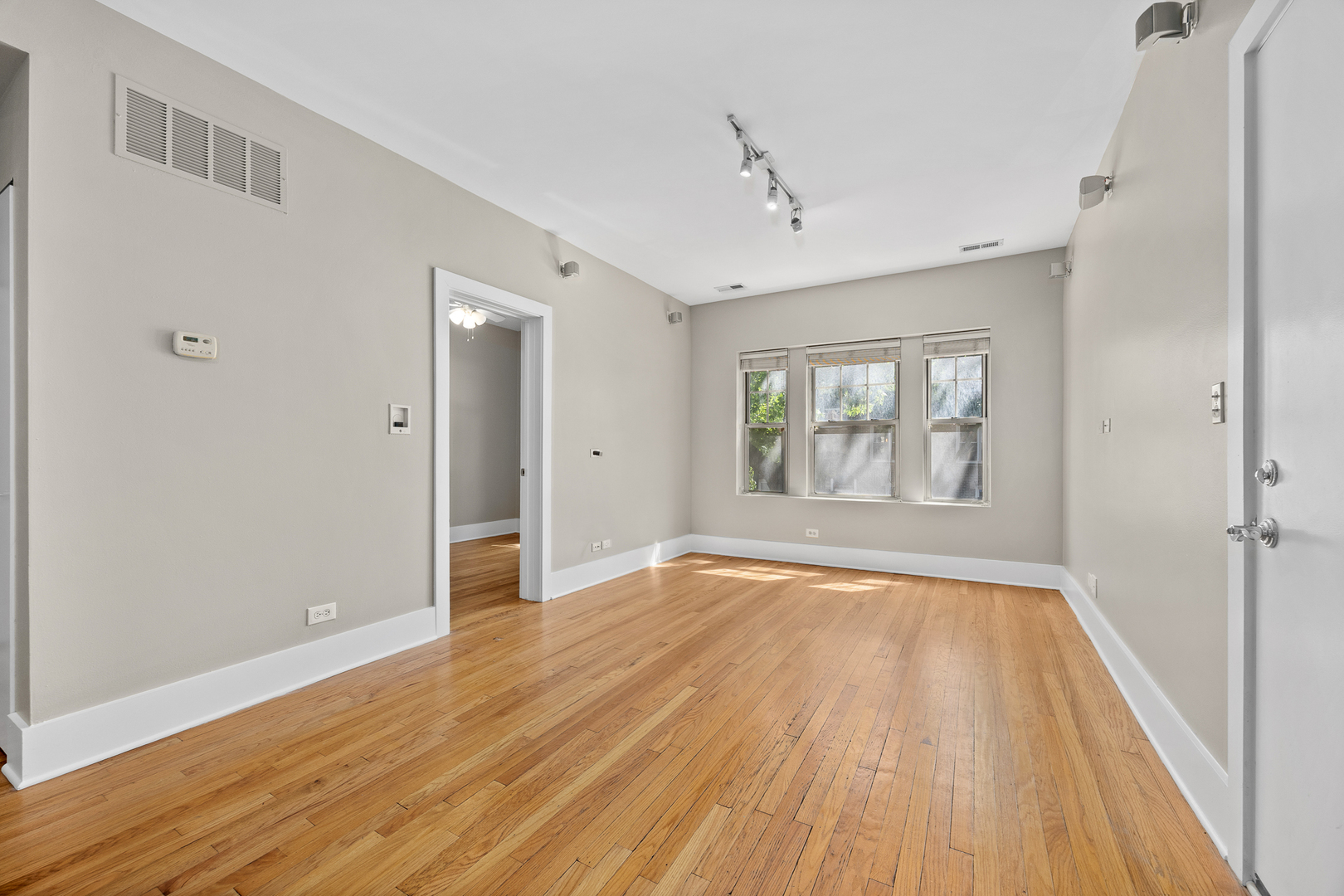 3418 N WOLCOTT Avenue #1, Chicago, IL 60657