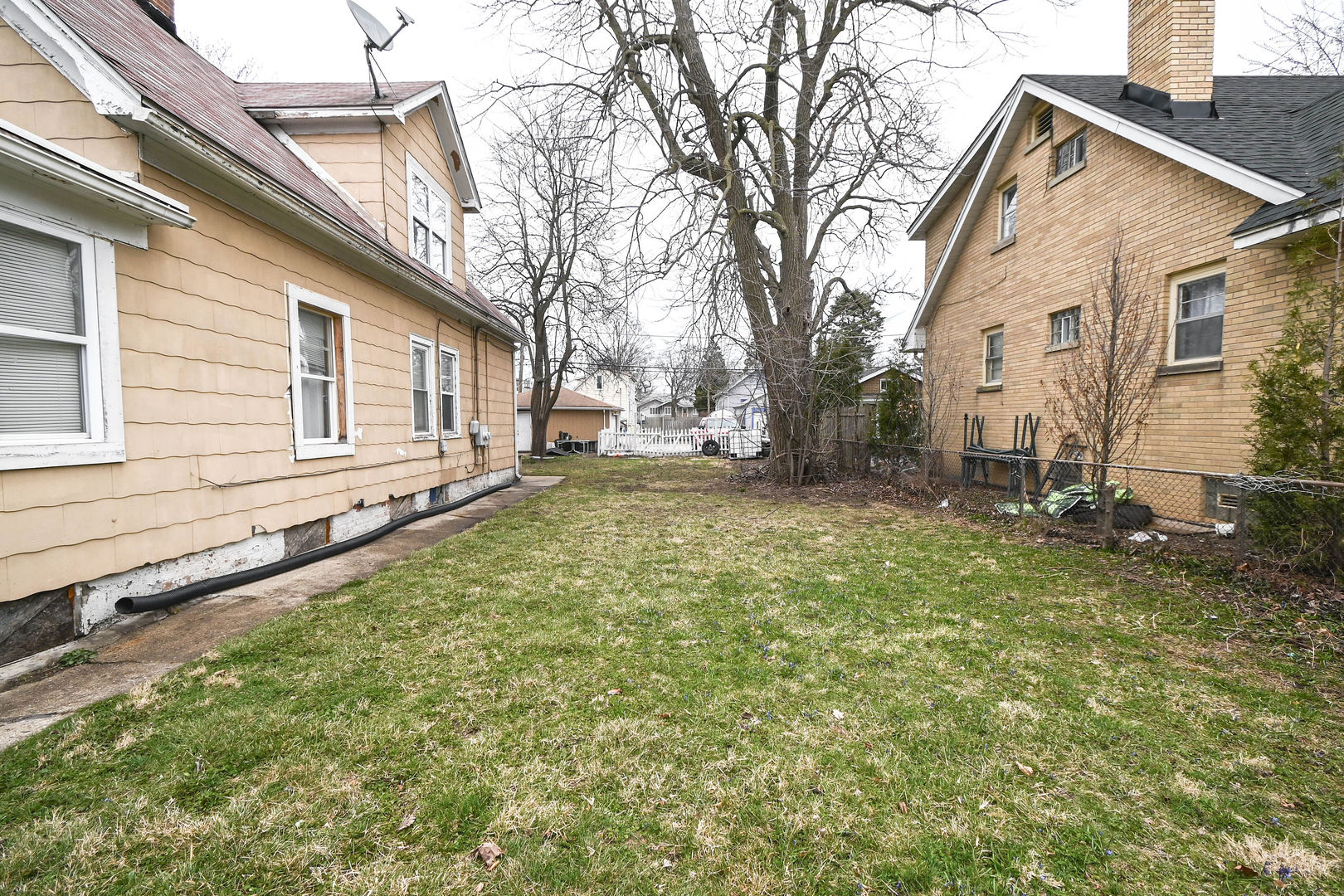 1423 Victoria Avenue, North Chicago, IL 60064