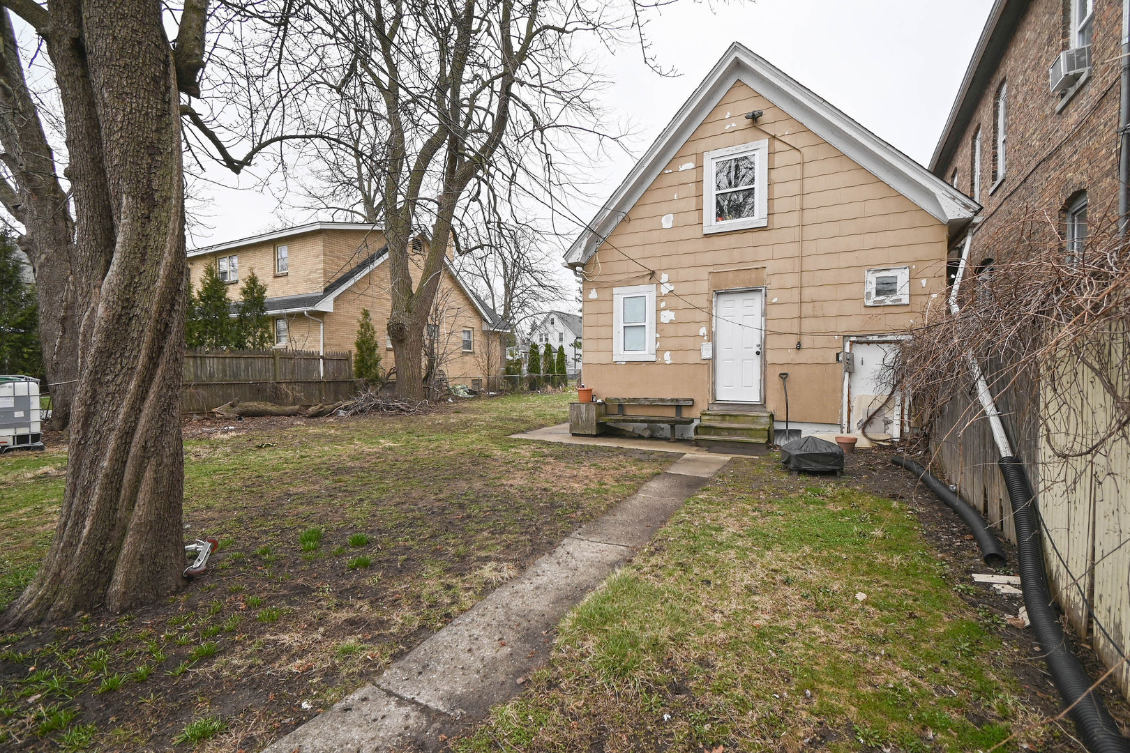 1423 Victoria Avenue, North Chicago, IL 60064