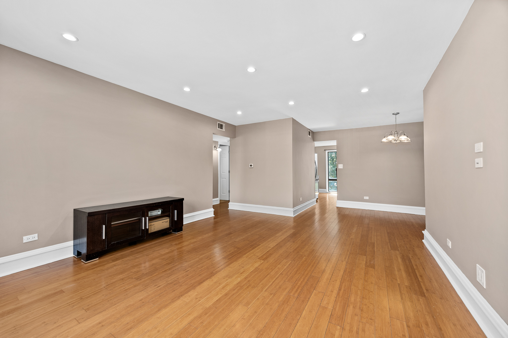5511 Chateau Drive #5, Rolling Meadows, IL 60008