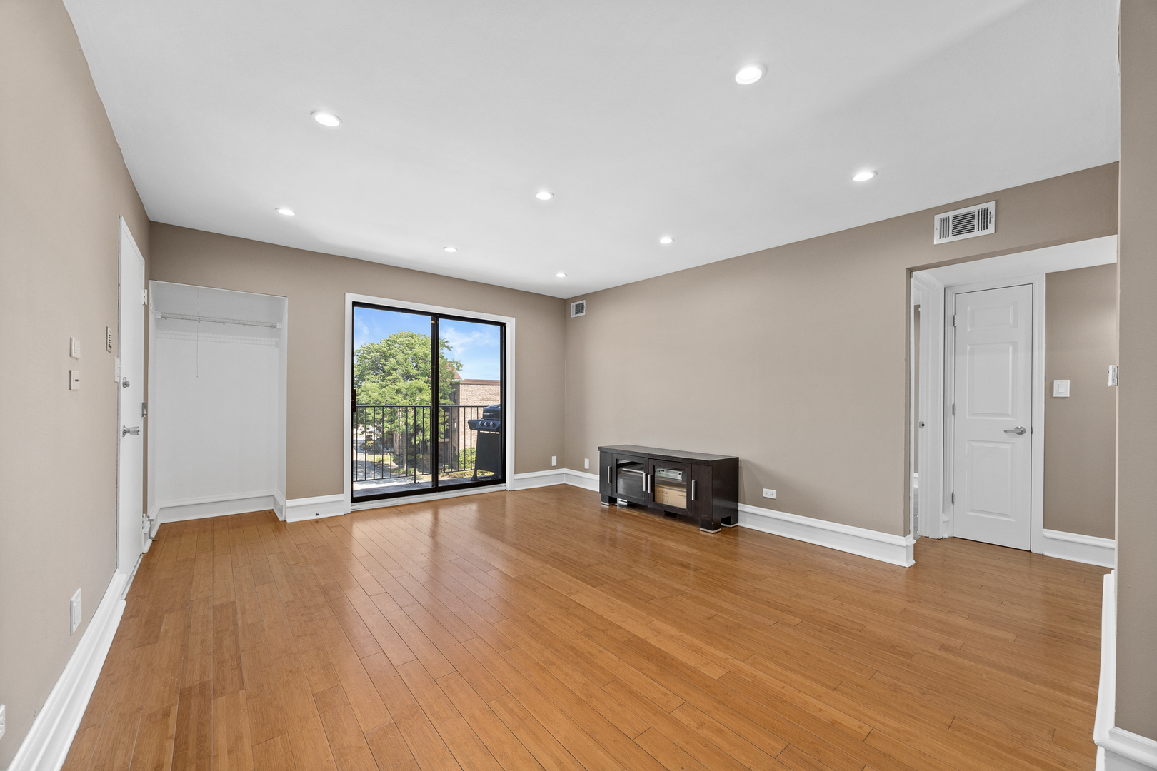 5511 Chateau Drive #5, Rolling Meadows, IL 60008
