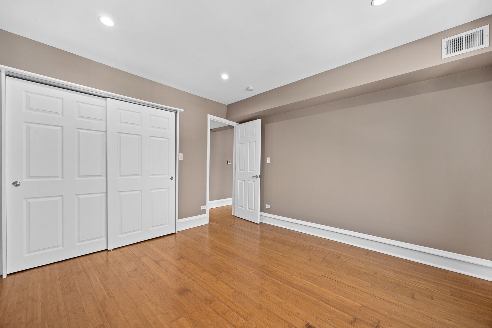 5511 Chateau Drive #5, Rolling Meadows, IL 60008