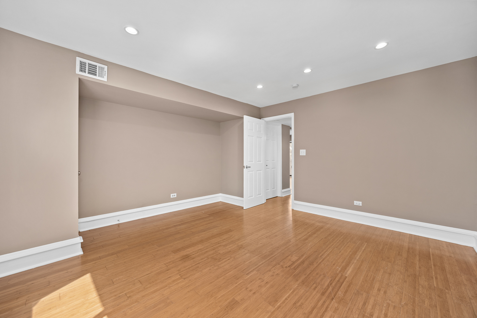 5511 Chateau Drive #5, Rolling Meadows, IL 60008