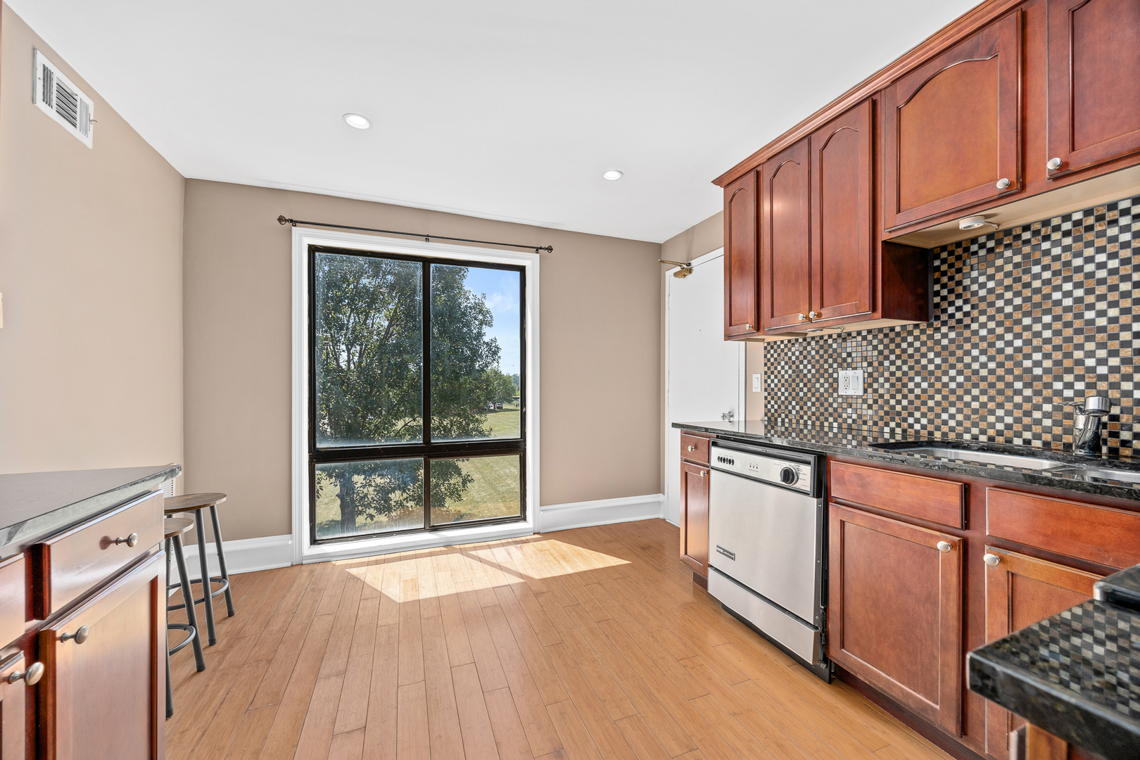 5511 Chateau Drive #5, Rolling Meadows, IL 60008