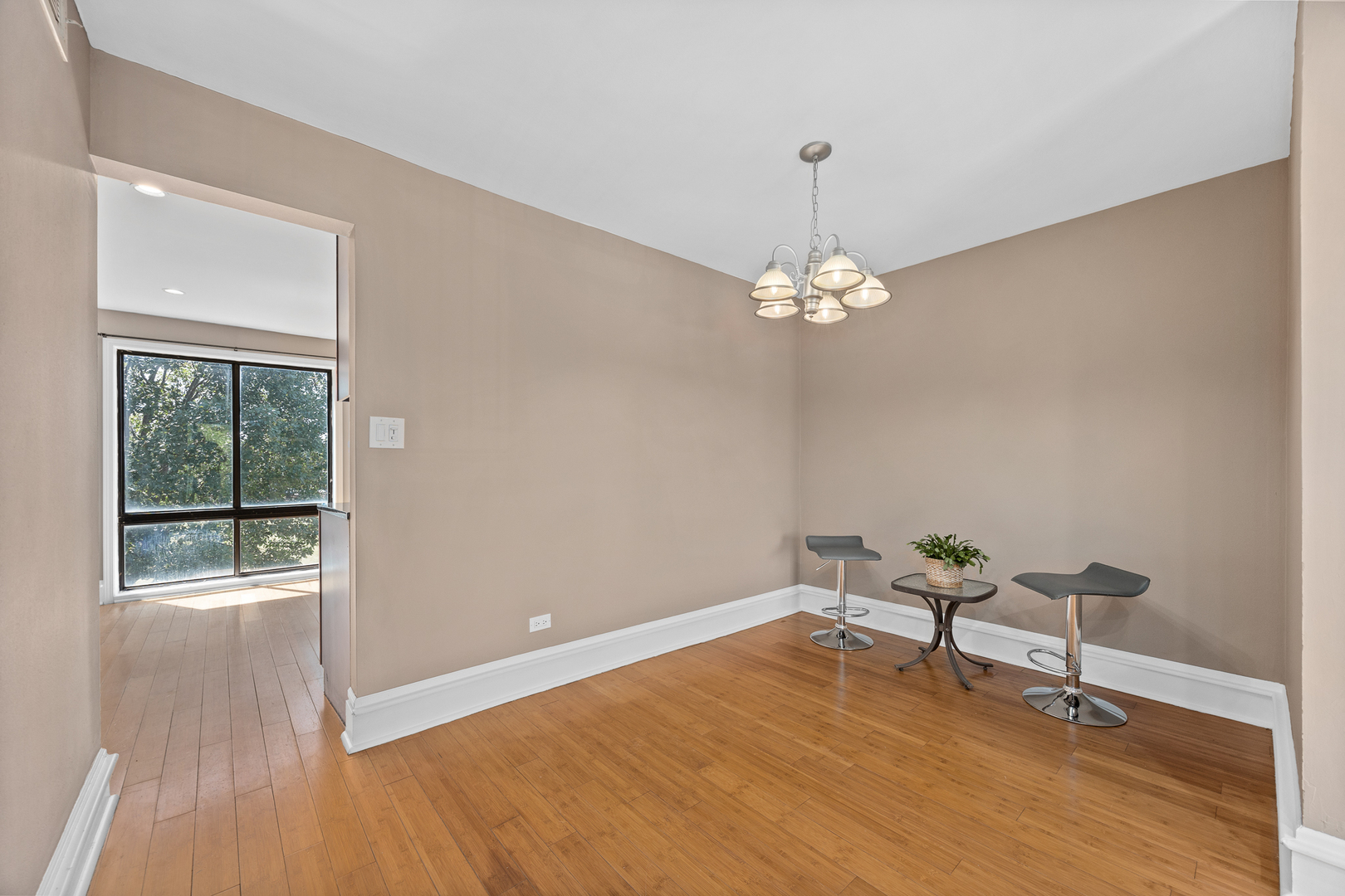 5511 Chateau Drive #5, Rolling Meadows, IL 60008