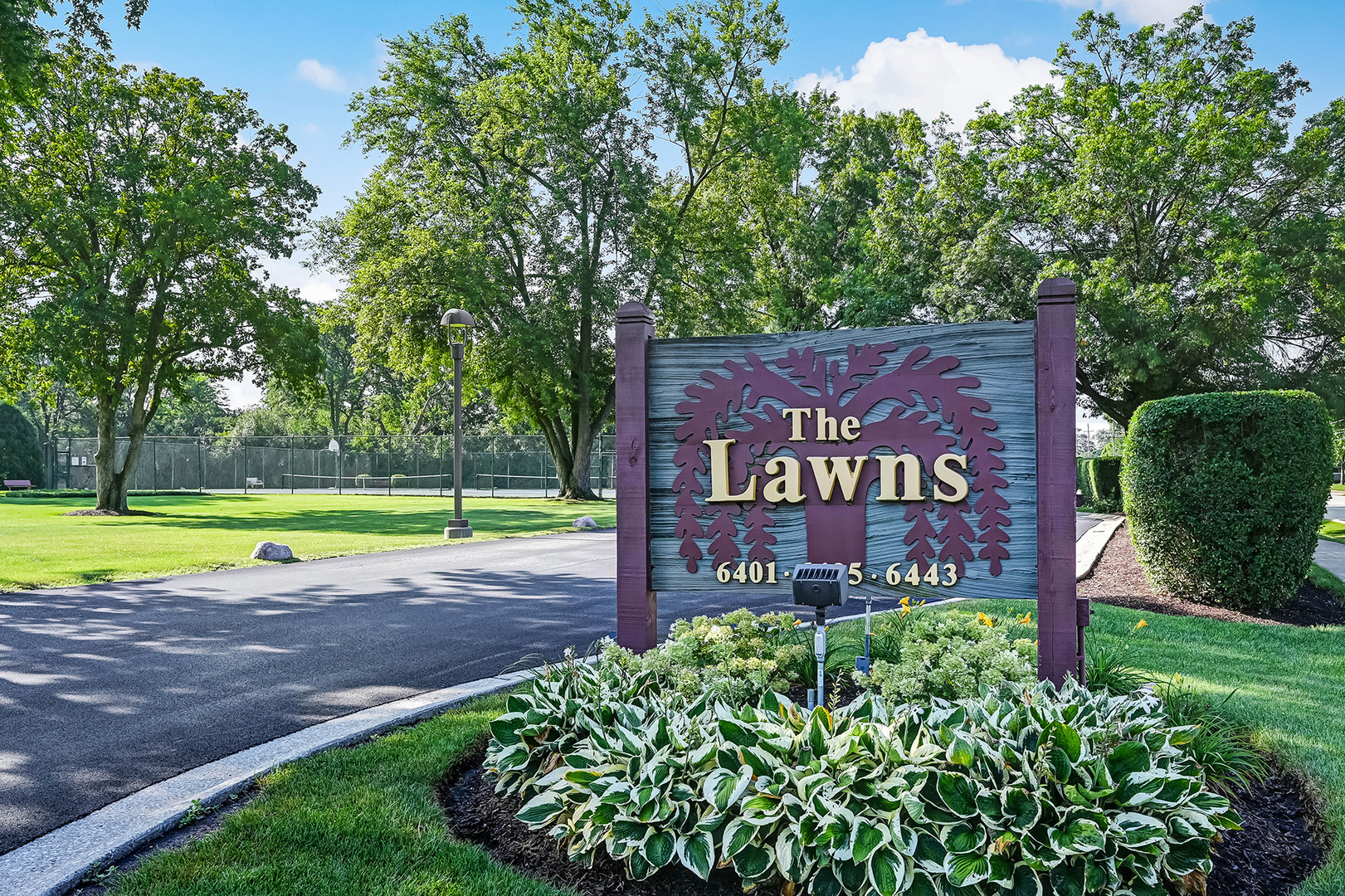 6401 Clarendon Hills Road #207, Willowbrook, IL 60527