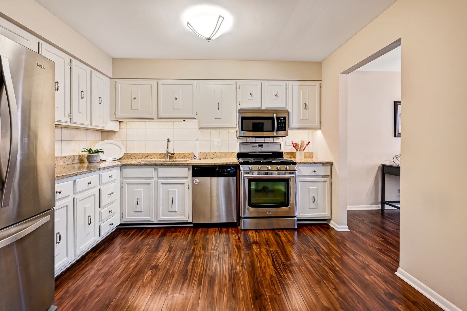 6401 Clarendon Hills Road #207, Willowbrook, IL 60527