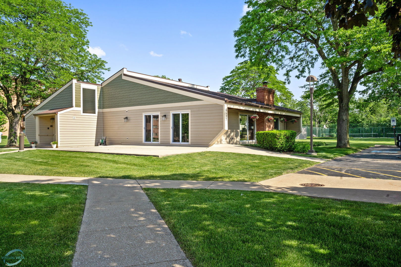 6401 Clarendon Hills Road #207, Willowbrook, IL 60527