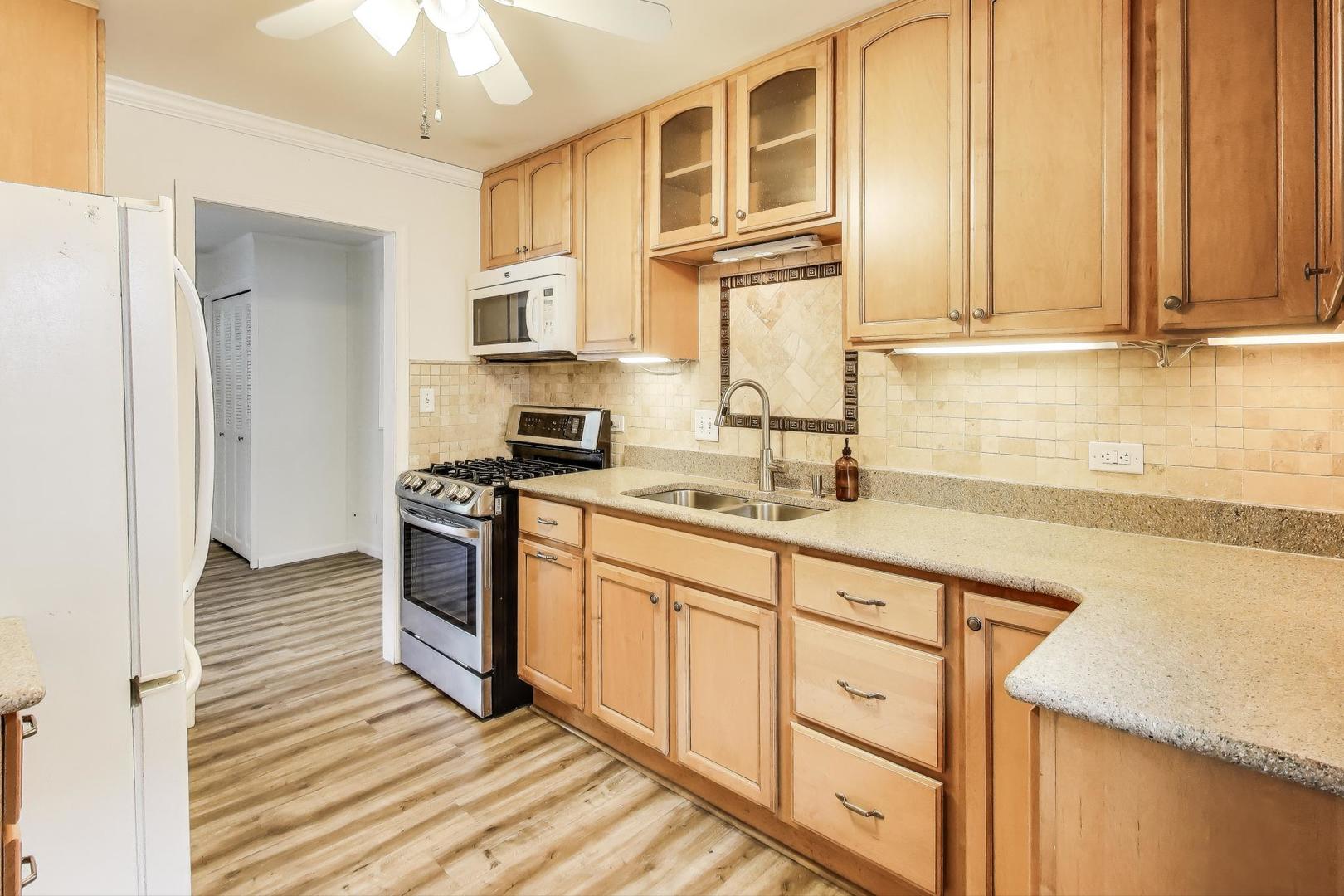 252 S Plum Grove Road, Palatine, IL 60067