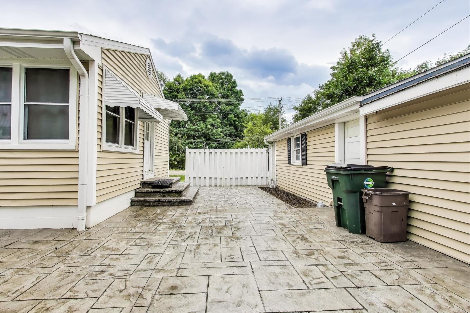 252 S Plum Grove Road, Palatine, IL 60067
