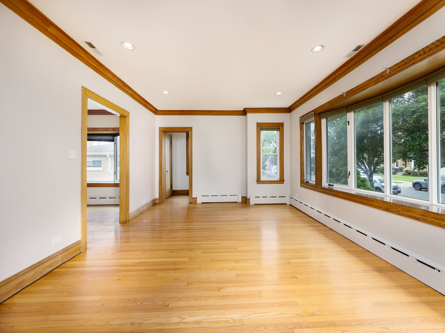 6527 N Onarga Avenue, Chicago, IL 60631