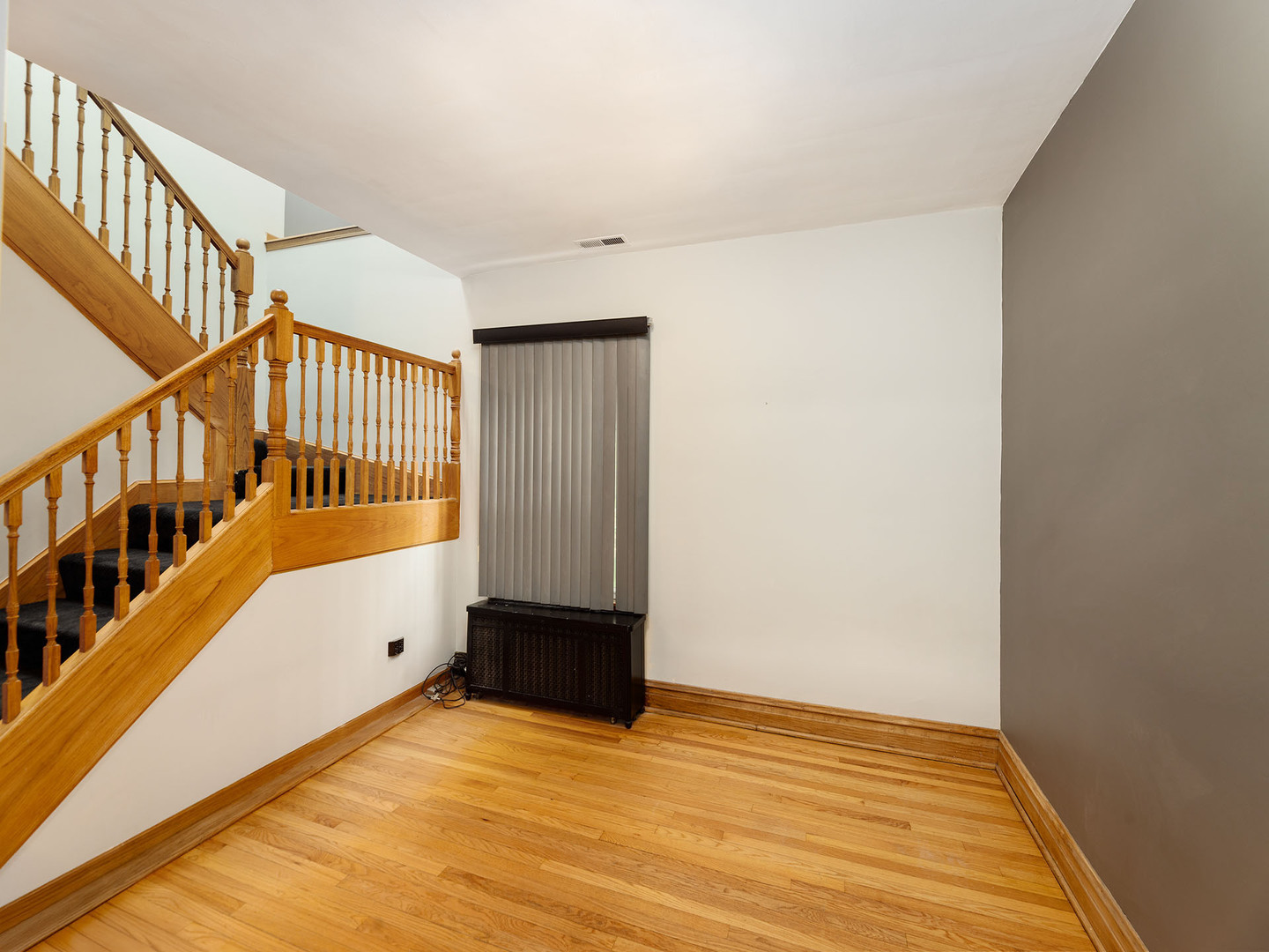 6527 N Onarga Avenue, Chicago, IL 60631
