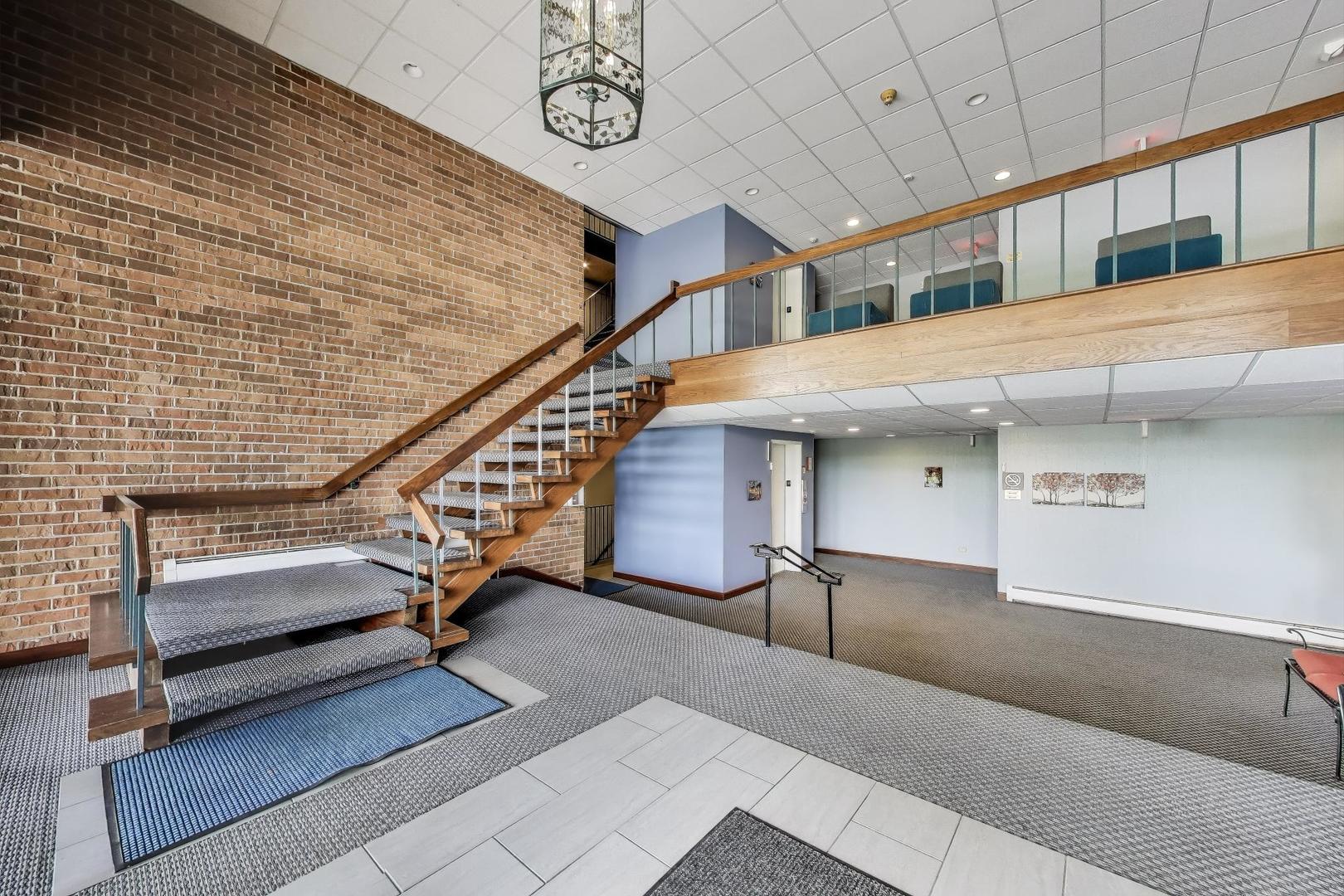 4224 Saratoga Avenue #J110, Downers Grove, IL 60515
