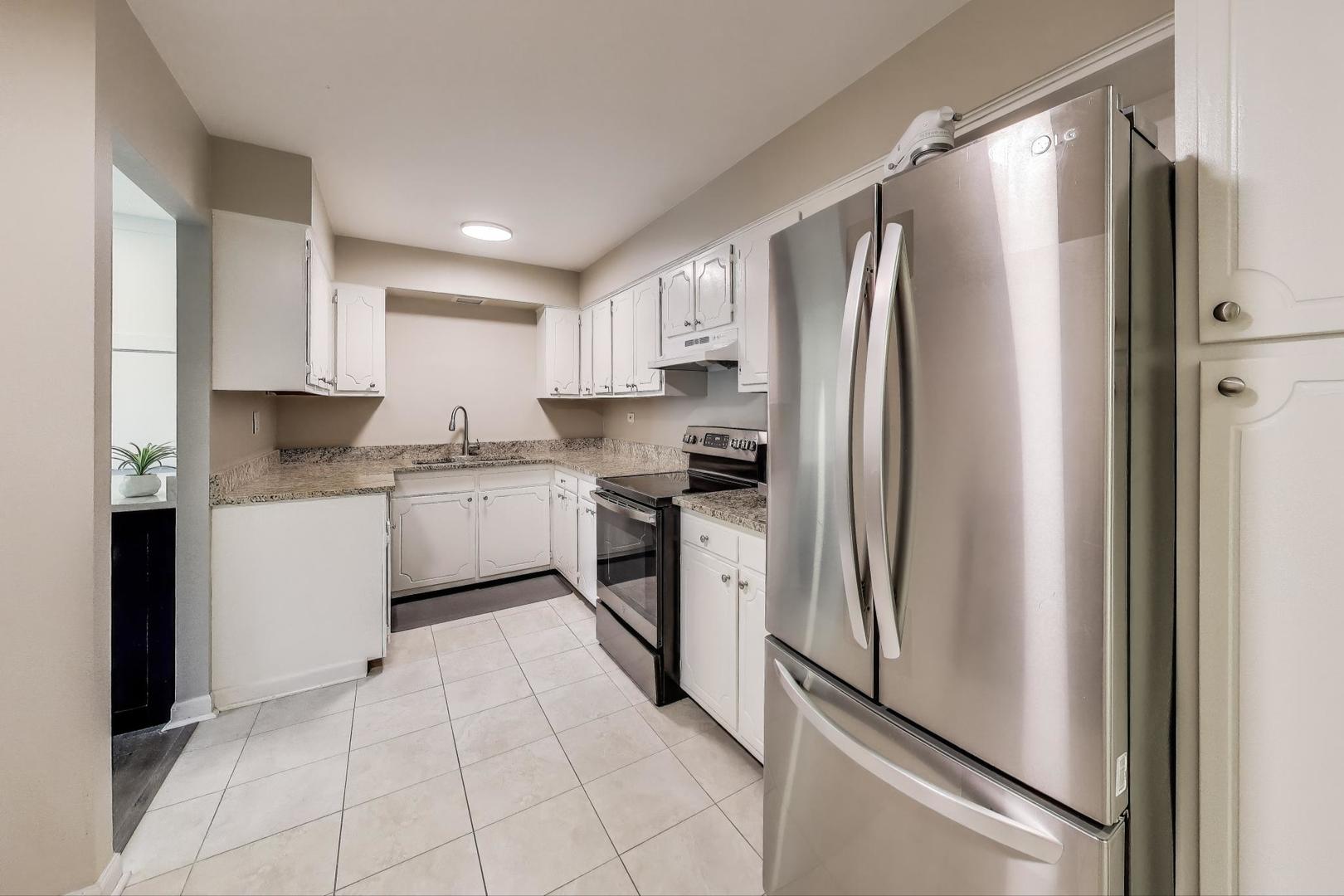 4224 Saratoga Avenue #J110, Downers Grove, IL 60515