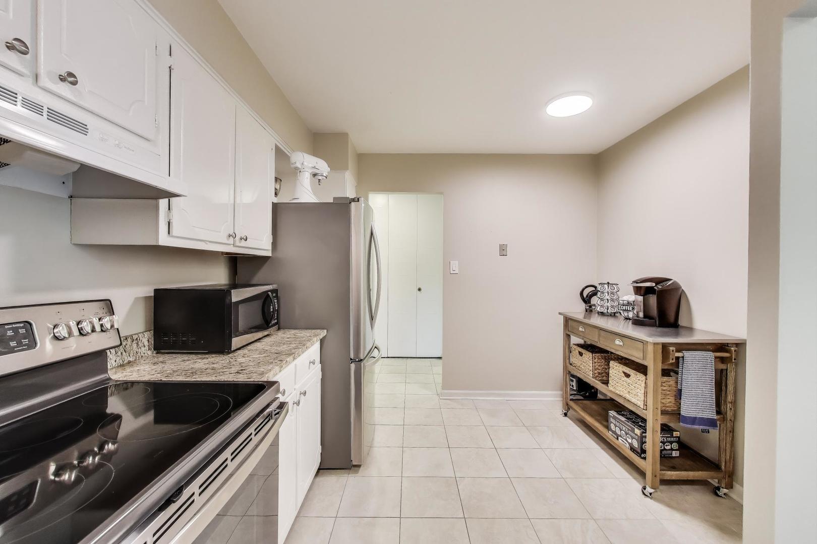 4224 Saratoga Avenue #J110, Downers Grove, IL 60515