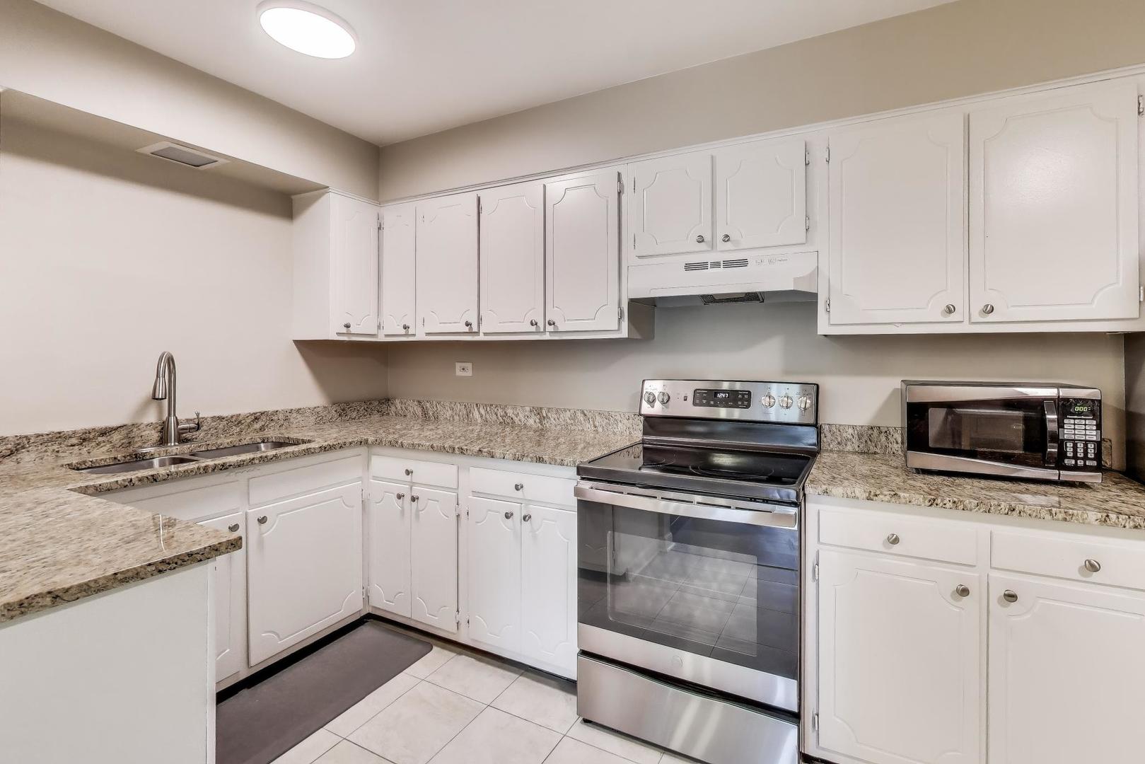 4224 Saratoga Avenue #J110, Downers Grove, IL 60515