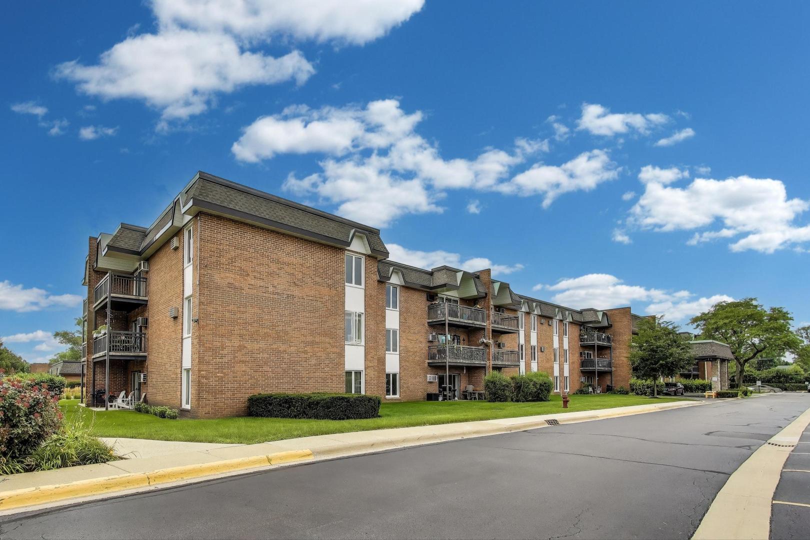 4224 Saratoga Avenue #J110, Downers Grove, IL 60515