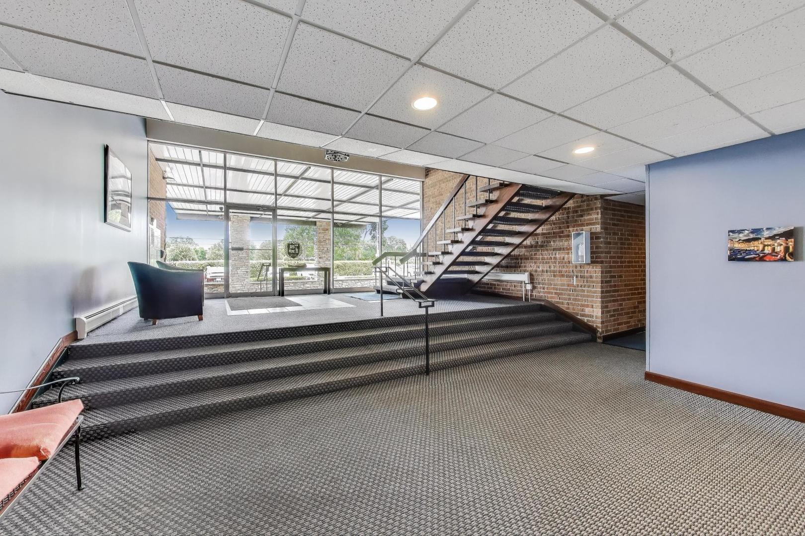 4224 Saratoga Avenue #J110, Downers Grove, IL 60515
