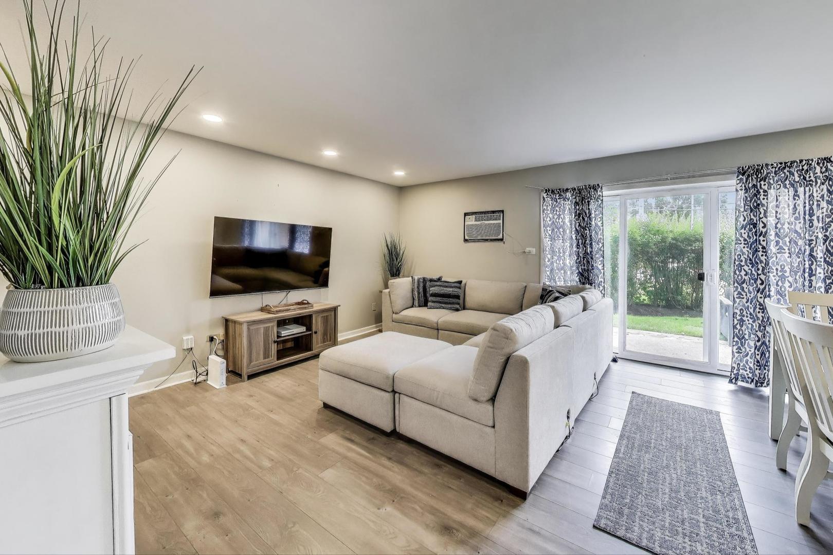 4224 Saratoga Avenue #J110, Downers Grove, IL 60515