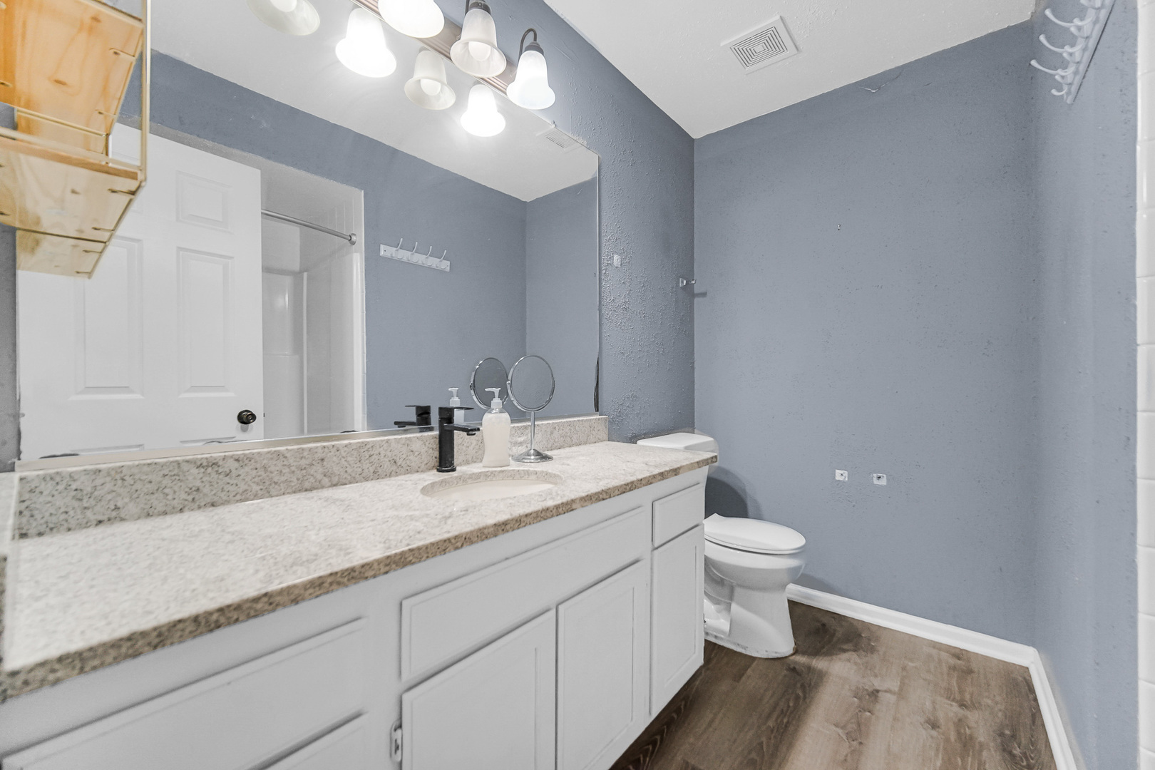 173 Cedarwood Drive, Steger, IL 60475