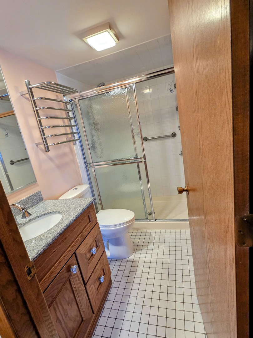 1380 Oakwood Avenue #204, Des Plaines, IL 60016