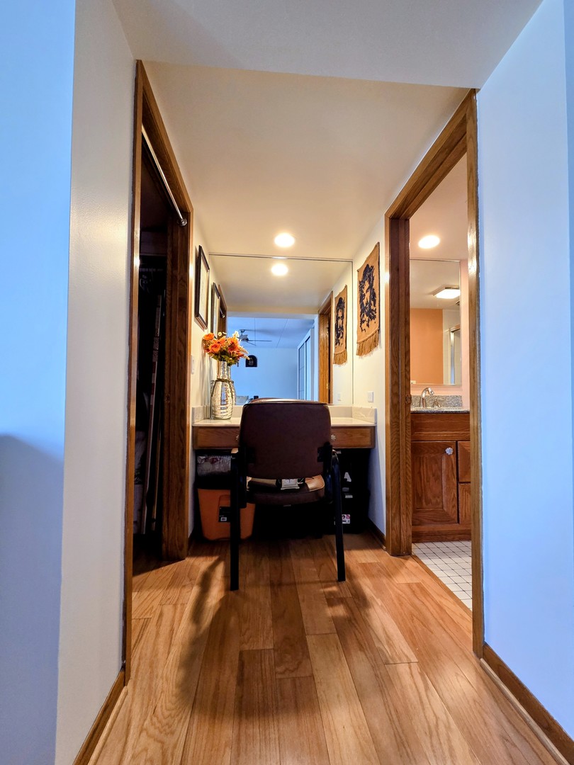 1380 Oakwood Avenue #204, Des Plaines, IL 60016