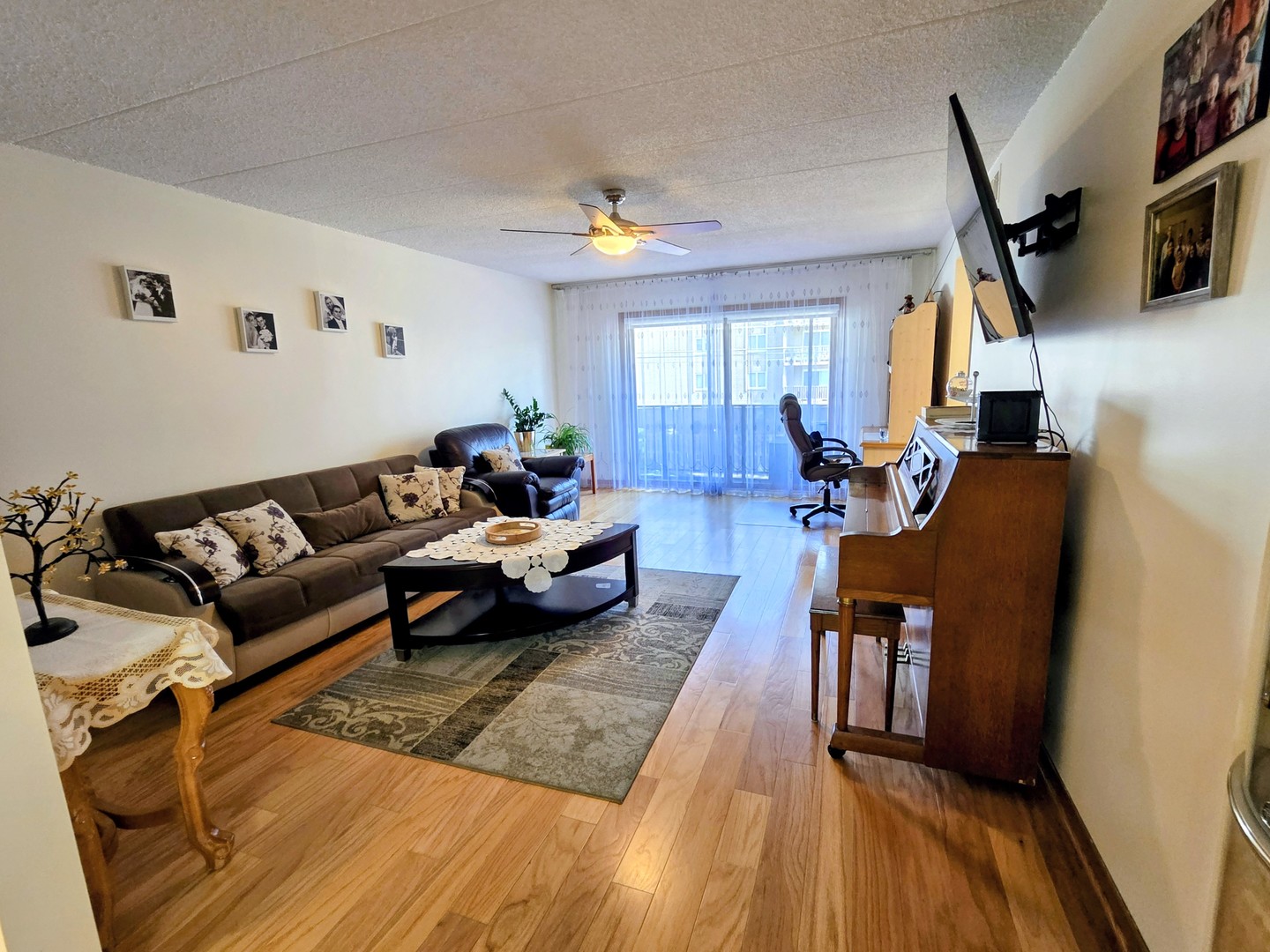 1380 Oakwood Avenue #204, Des Plaines, IL 60016