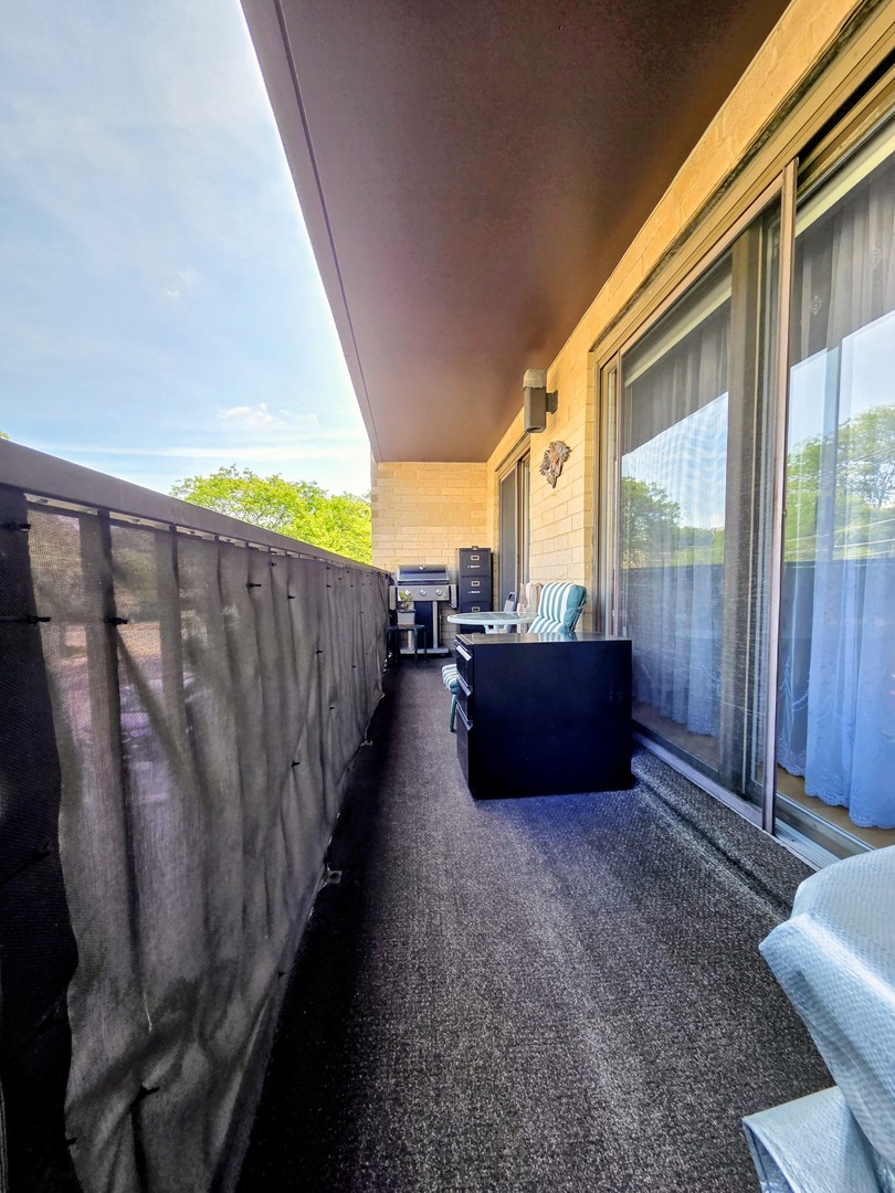 1380 Oakwood Avenue #204, Des Plaines, IL 60016