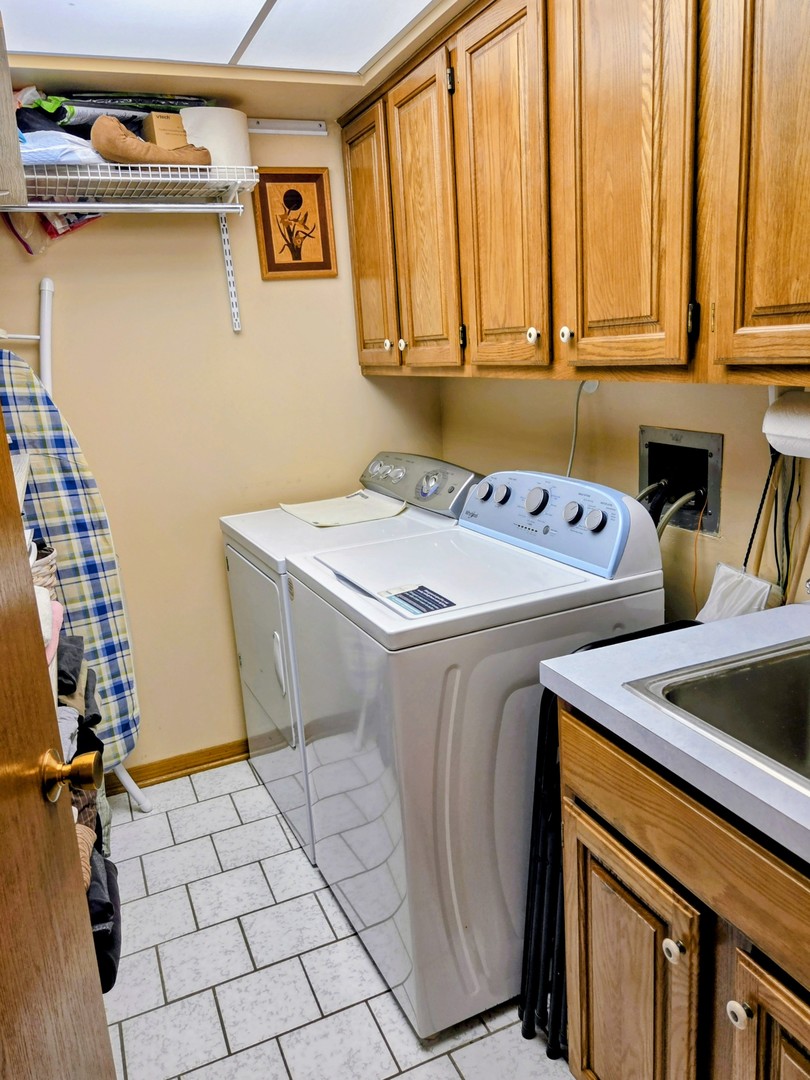 1380 Oakwood Avenue #204, Des Plaines, IL 60016