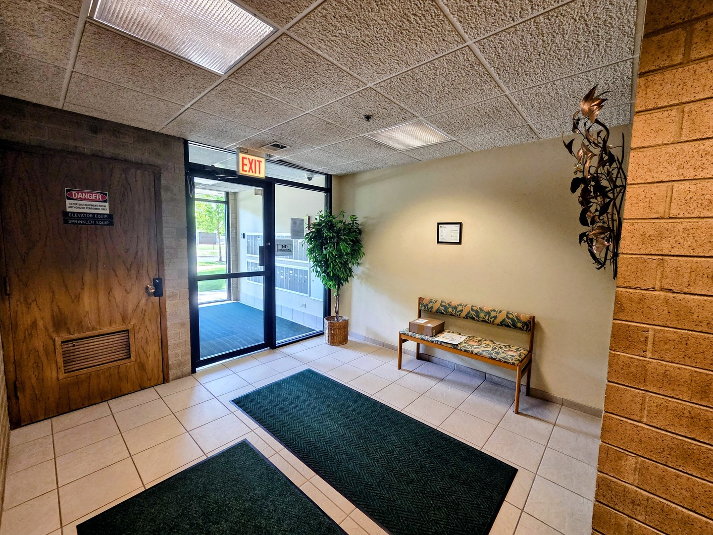 1380 Oakwood Avenue #204, Des Plaines, IL 60016