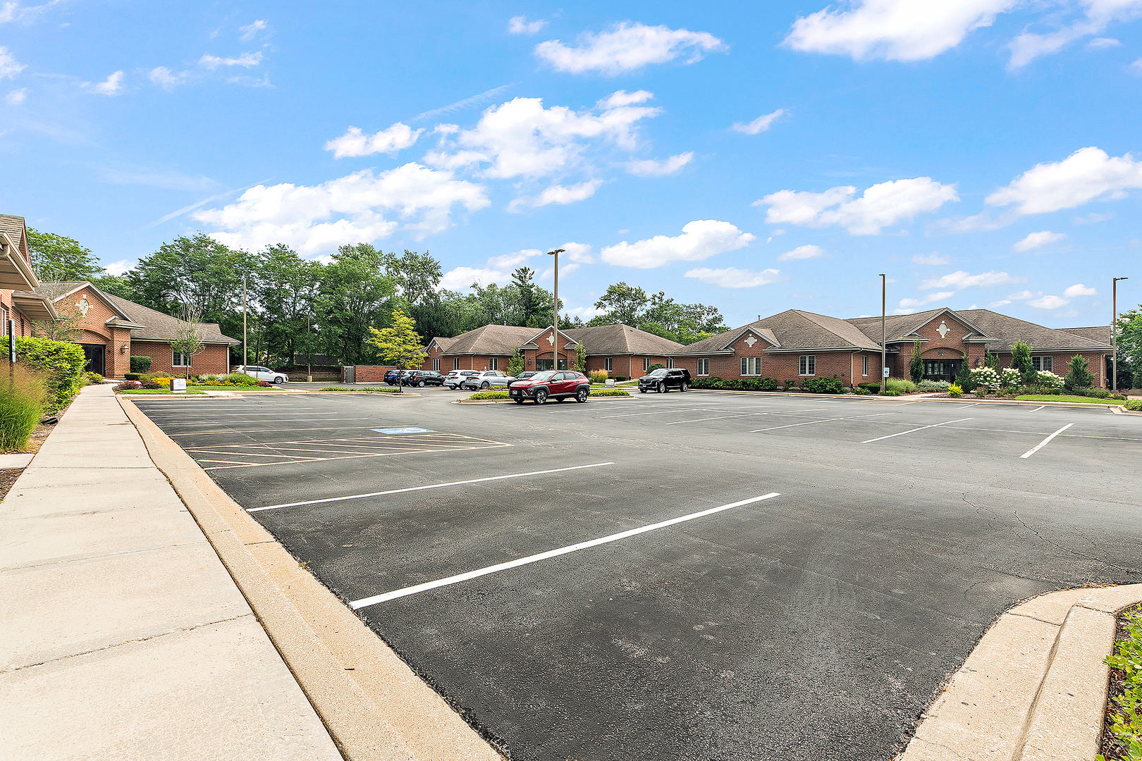 6825 Kingery Highway, Willowbrook, IL 60527