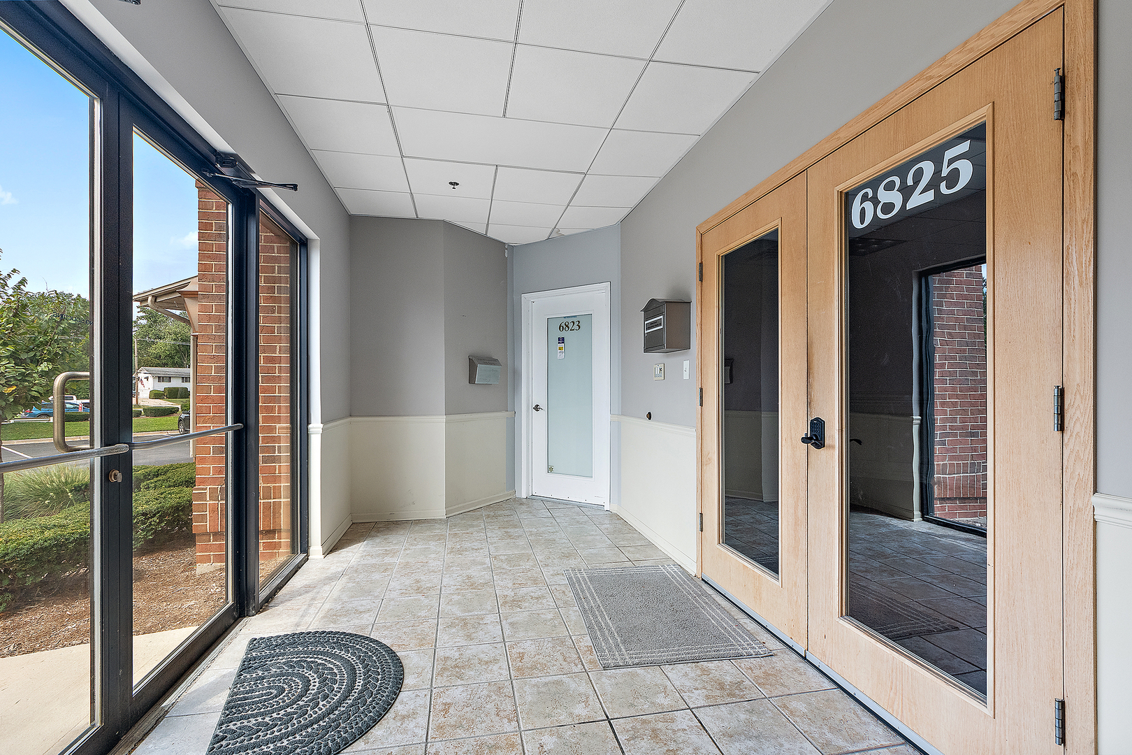 6825 Kingery Highway, Willowbrook, IL 60527